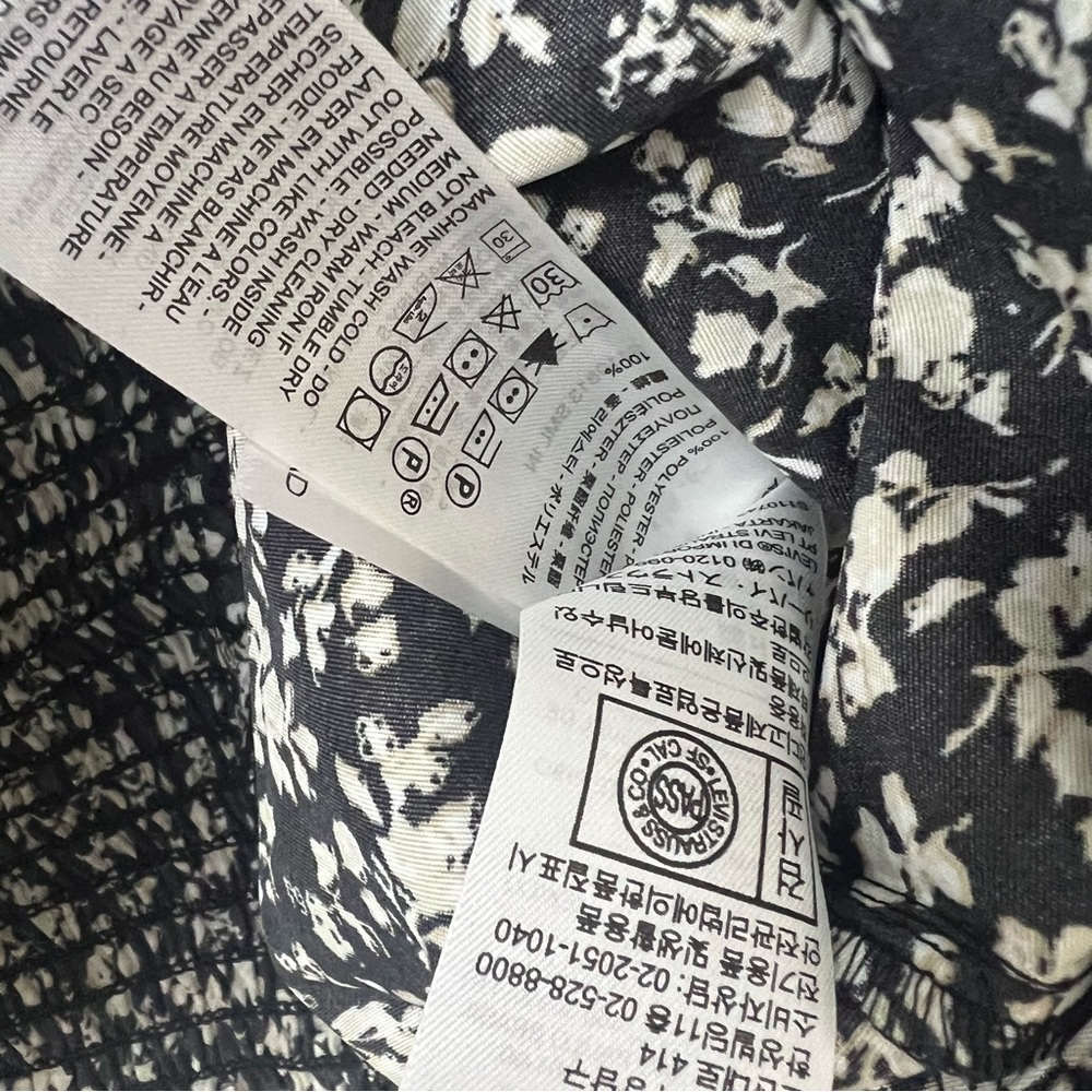 Levi’s NWT Black Floral The Statement Blouse Peasant - Picture 6 of 9